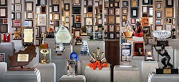 Mehr als 5000 Auszeichnungen für L. Ron Hubbard vorgestellt